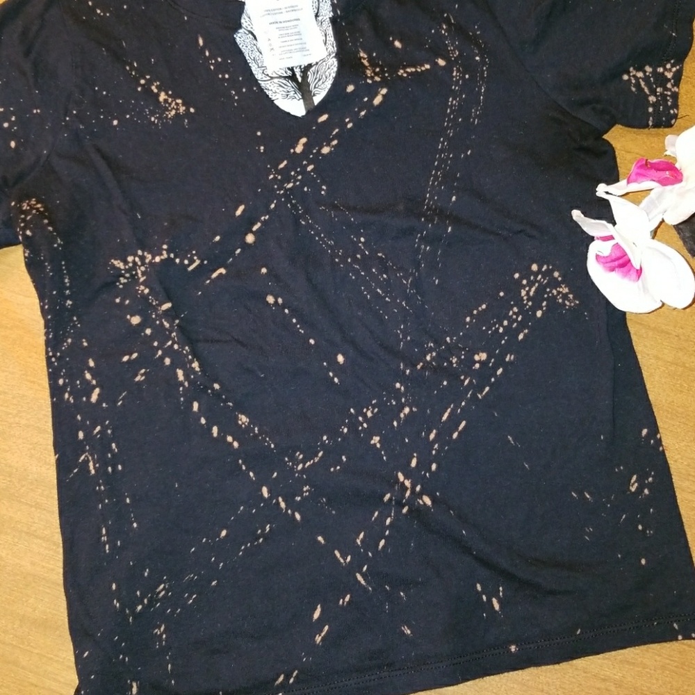 Men- **💖V-Neck Bleach Bath💖